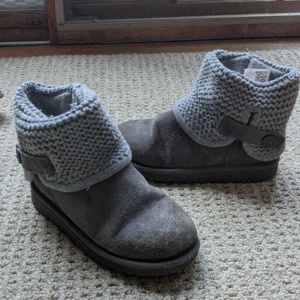 UGGs Size 4